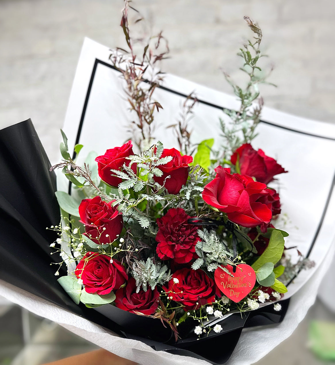 Luxury Valentine’s flower bouquet Sydney delivery – red roses arrangement